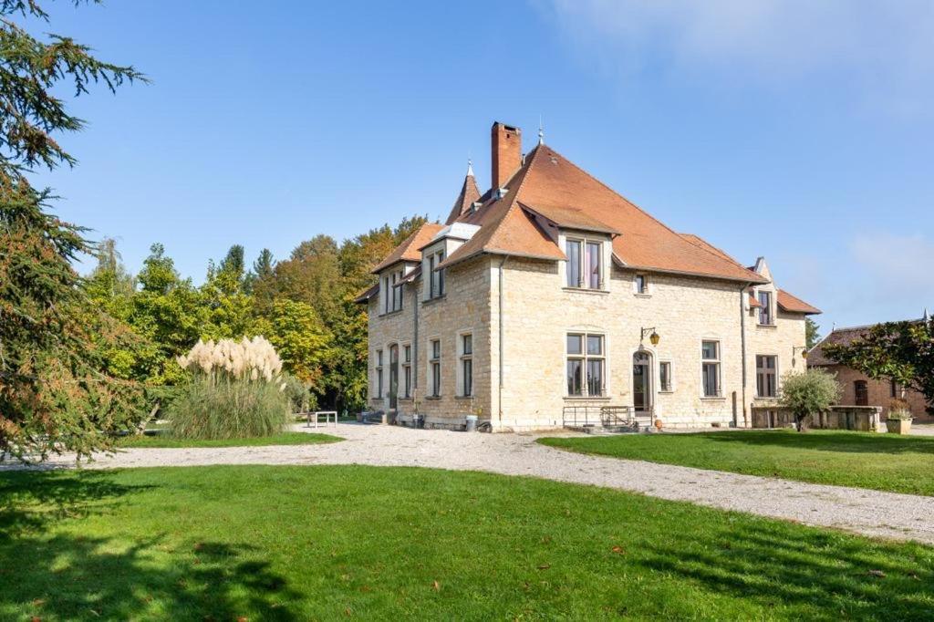 Chambres Au Chateau Du Mouillat Saint-Clair-de-la-Tour Exterior photo